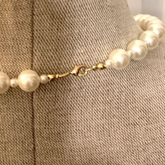 Classic 26” Women’s Classic Faux Pearl Necklace - Picture 4 of 4